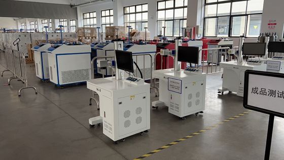 1000W 1500W 2000W 3000W Przenośny ręczny spawar laserowy z włóknem laserowym z chłodzeniem wodnym RAYCUS
