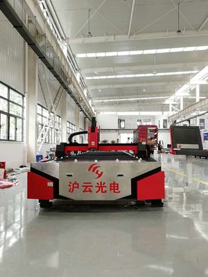 Maszyna do cięcia laserowego płyt metalowych z włókna pojedynczego stołu ze stali nierdzewnej CNC Dst-4 6015