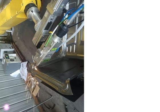 CNC Tak 3D laserowa maszyna do spawania robotów dla inteligentnej złożonej maszyny do cięcia metalu