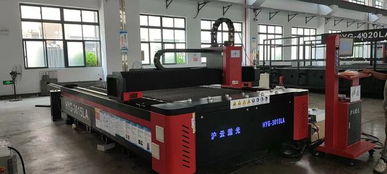 3015 Maszyna do cięcia laserowego włókna 1000W 1500W 2000W 3000W z konfiguracją typu gantry